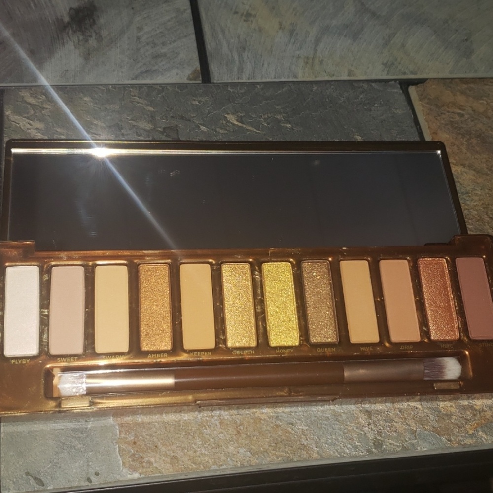 *24 hr sale!!* **NEW** Urban decay honey palette